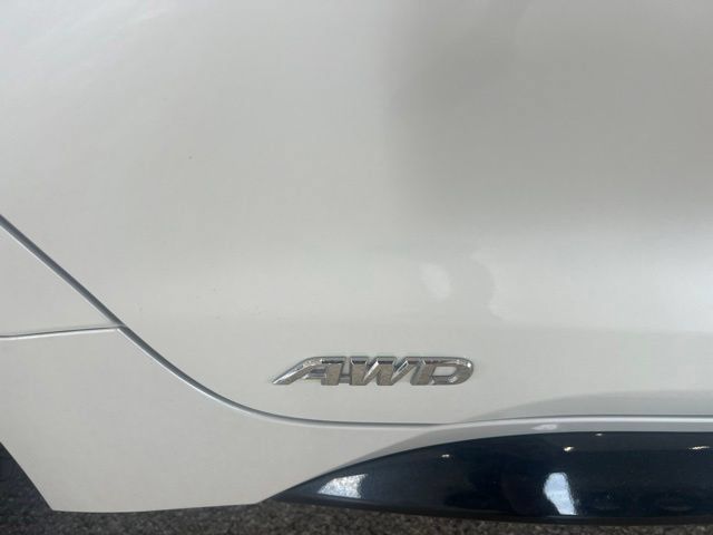 Used 2024 Toyota Corolla SE AWD/4WD image 5