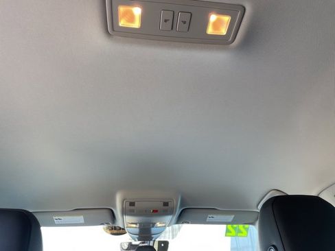 Used 2022 Volkswagen Taos SEL image 31