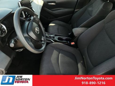 Used 2021 Toyota Corolla LE image 14