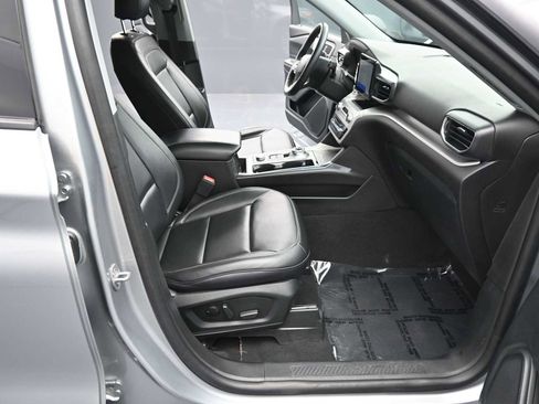 Used 2023 Ford Explorer XLT w/ Equipment Group 202A image 16