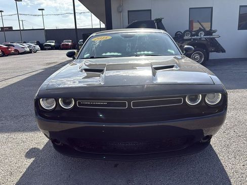 Used 2015 Dodge Challenger SXT RWD image 3