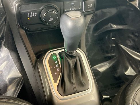Used 2022 Jeep Renegade Limited w/ Sun, Sound & Wheels Group AWD/4WD image 17