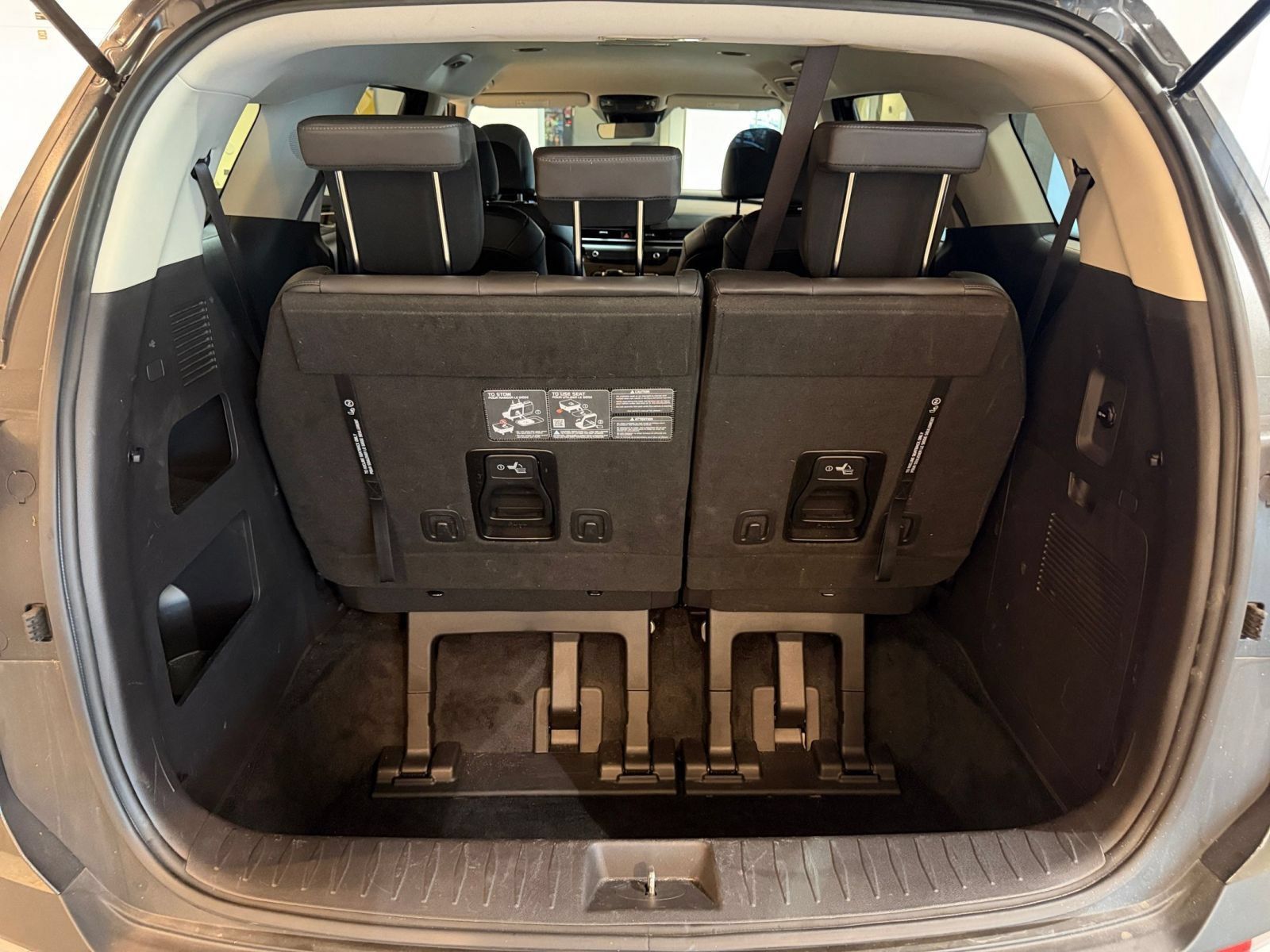 Used 2026 Kia Carnival FWD image 33