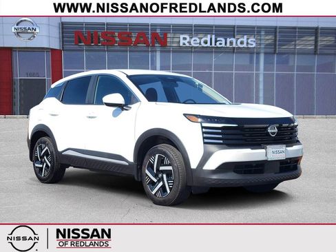 Used 2025 Nissan Kicks SV FWD image 1