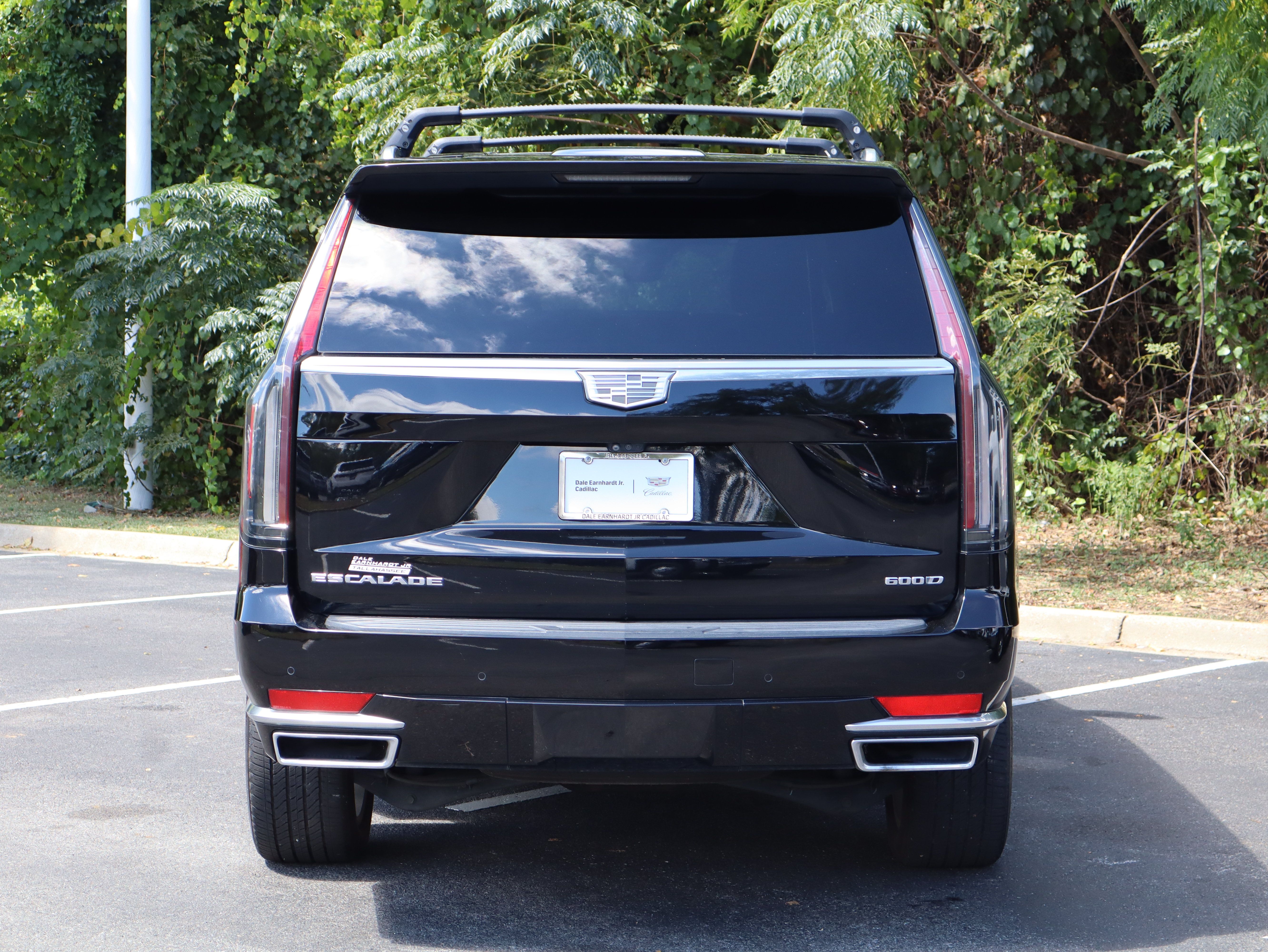 Used 2023 Cadillac Escalade ESV Premium Luxury w/ LPO, Radiant Package AWD/4WD image 6