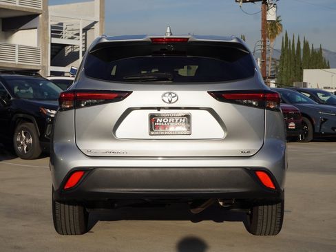 Certified 2025 Toyota Highlander XLE image 6