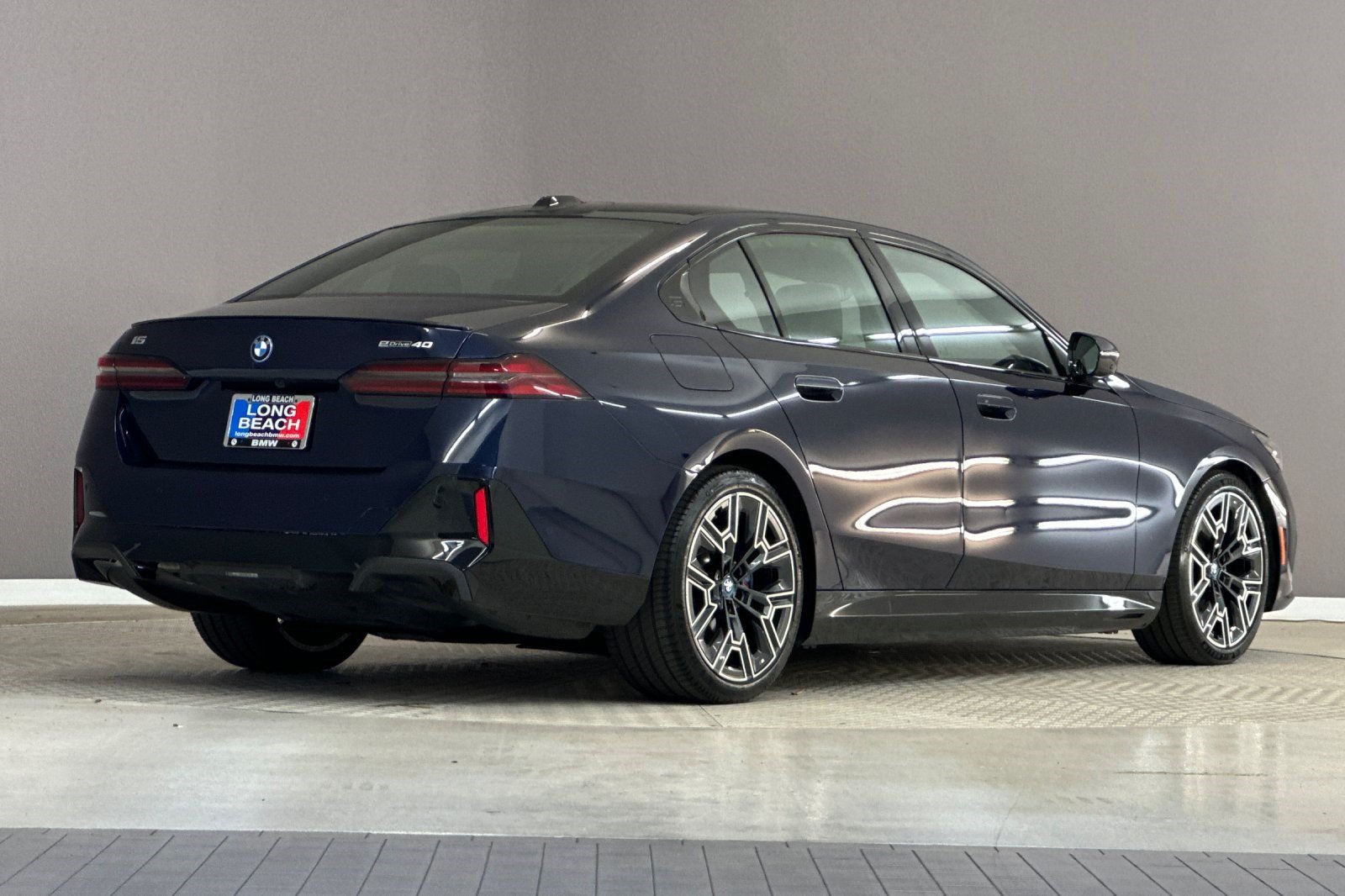 Used 2024 BMW i5 eDrive40i w/ Executive Package RWD image 8