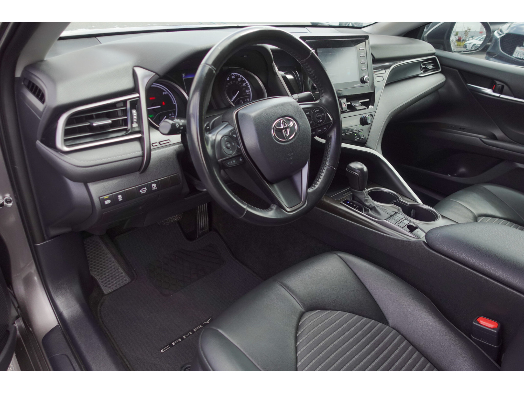 Used 2022 Toyota Camry SE FWD image 9