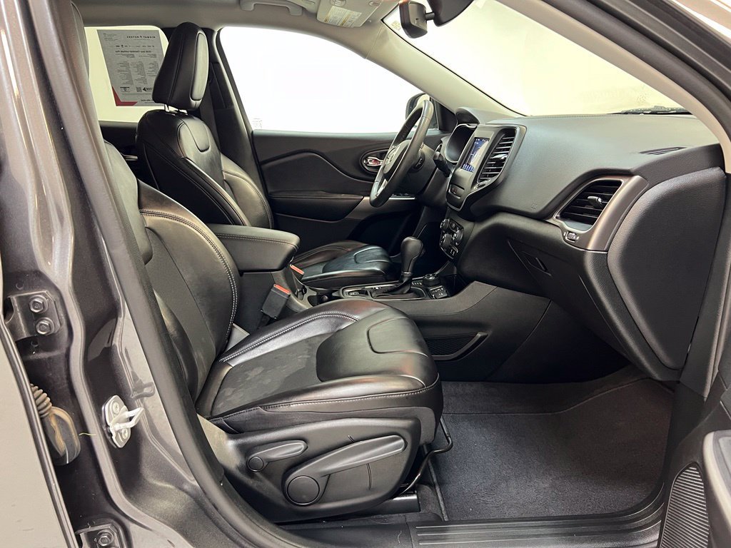 Used 2020 Jeep Cherokee Latitude Plus w/ Comfort/Convenience Group AWD/4WD image 33
