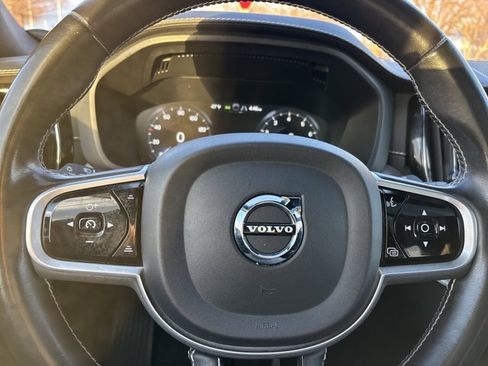 Used 2021 Volvo XC60 T5 R-Design w/ Advanced Package image 28