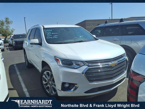 Used 2019 Chevrolet Traverse Premier w/ Driver Confidence II Package FWD image 1