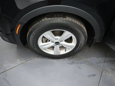 Used 2024 Kia Sorento LX FWD image 36