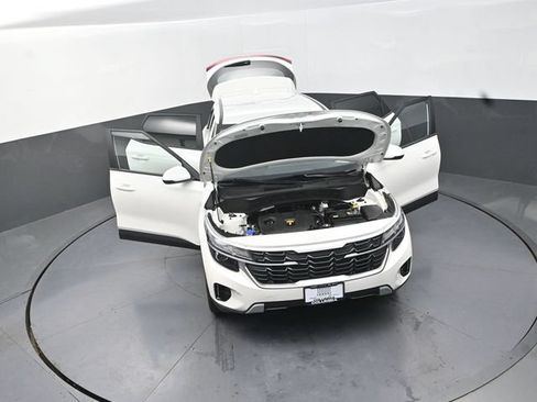 Used 2024 Kia Seltos LX AWD/4WD image 30