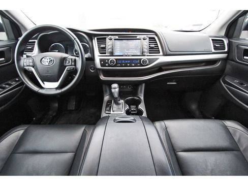 Used 2017 Toyota Highlander XLE FWD image 10