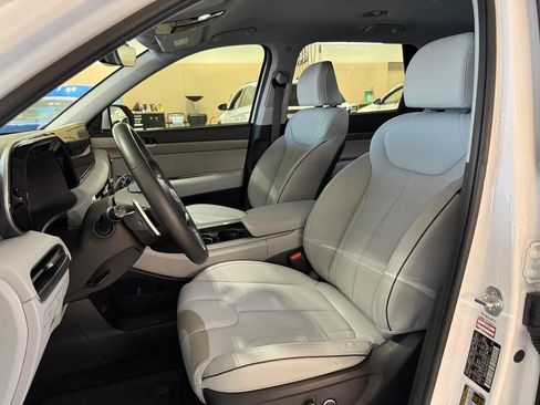 Used 2024 Hyundai Palisade SEL FWD image 12