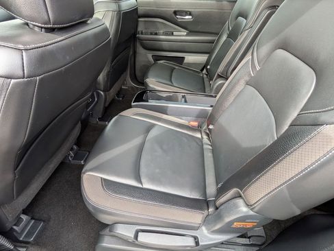 Used 2025 Nissan Pathfinder SL w/ SL Premium Package image 22