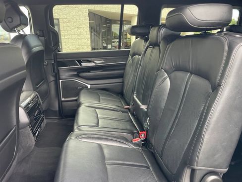 Used 2022 Jeep Wagoneer Series II AWD/4WD image 9
