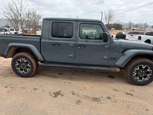New 2026 Jeep Gladiator Sport image 7