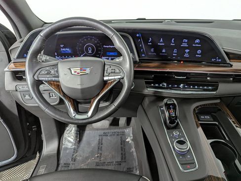 Used 2022 Cadillac Escalade Premium Luxury image 37