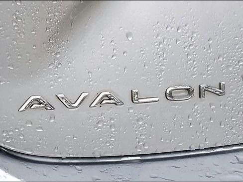 Used 2017 Toyota Avalon XLE image 29