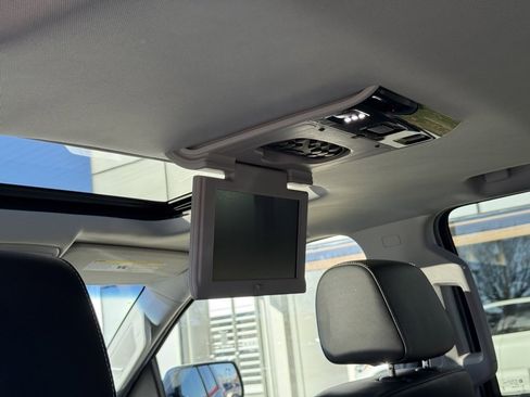 Used 2019 GMC Yukon SLT w/ Premium Edition image 16