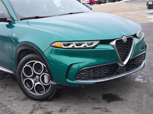 Used 2024 Alfa Romeo Tonale Ti w/ Premium Interior Package image 2