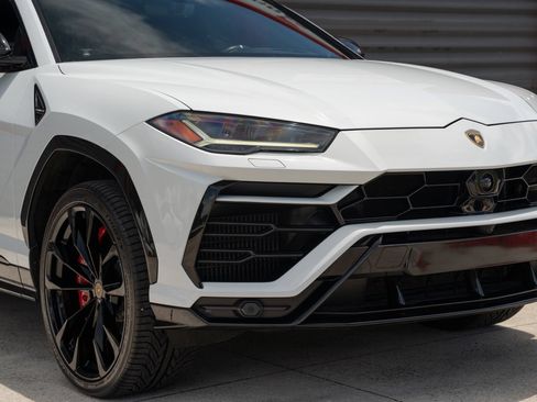 Used 2022 Lamborghini Urus AWD/4WD image 9