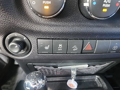Used 2017 Jeep Wrangler Unlimited Sahara w/ Dual Top Group AWD/4WD image 6