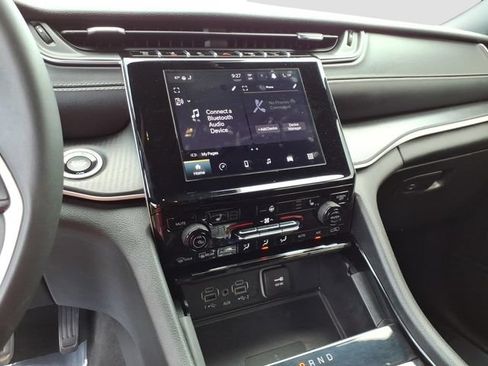Used 2023 Jeep Grand Cherokee L Laredo AWD/4WD image 9