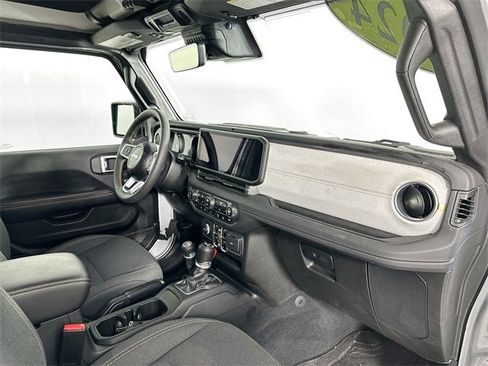 Used 2024 Jeep Wrangler Unlimited Sahara w/ Technology Group image 31