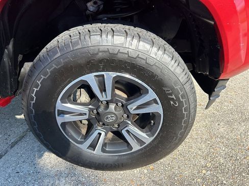 Used 2019 Toyota Tacoma SR5 image 25