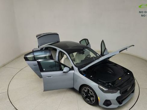 Used 2026 BMW i5 eDrive40 w/ M Sport Package RWD image 29