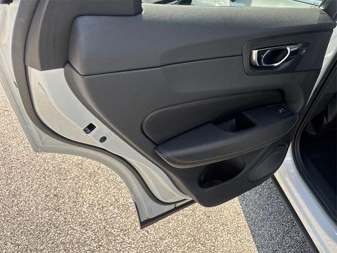 Used 2022 Volvo XC60 B6 Inscription w/ Advanced Package image 21