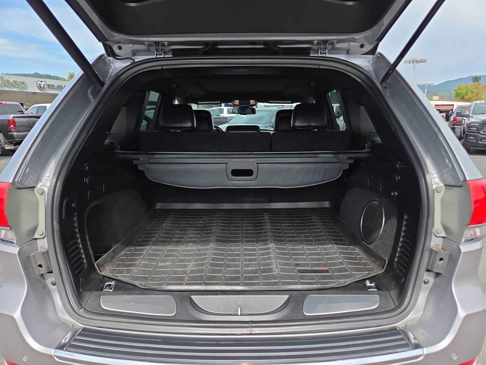 Used 2014 Jeep Grand Cherokee Overland AWD/4WD image 27