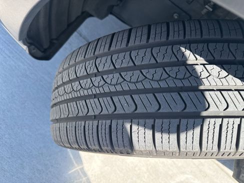 Used 2019 Toyota RAV4 XLE Premium image 6