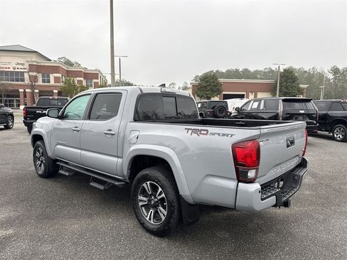 Used 2019 Toyota Tacoma TRD Sport image 5