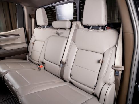 Used 2025 Chevrolet Silverado 1500 LTZ image 19