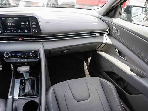 Certified 2025 Hyundai Elantra Sport FWD image 18