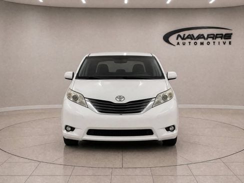 Used 2012 Toyota Sienna XLE w/ Entertainment Pkg FWD image 2