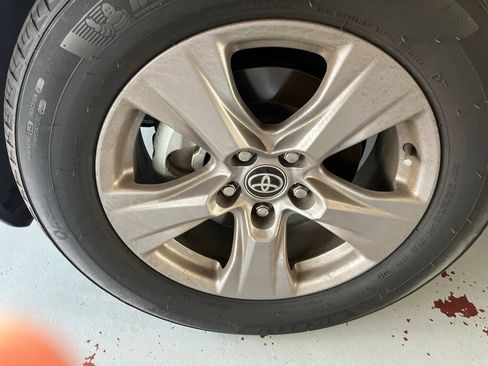 Used 2025 Toyota RAV4 XLE w/ Convenience Package FWD image 11