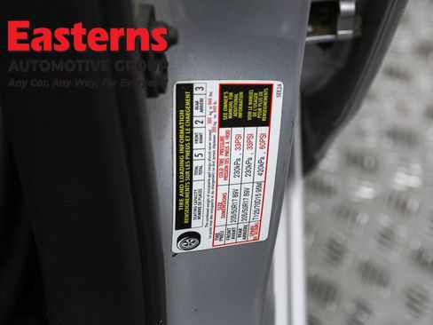 Used 2020 Nissan Versa SR w/ Convenience Package image 33