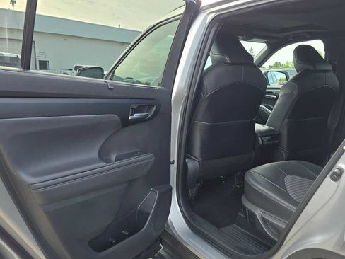 Used 2021 Toyota Highlander XSE AWD/4WD image 17