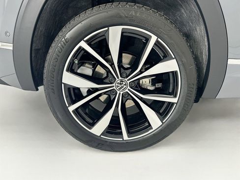 New 2026 Volkswagen Atlas Cross Sport SEL Premium R-Line AWD/4WD image 32