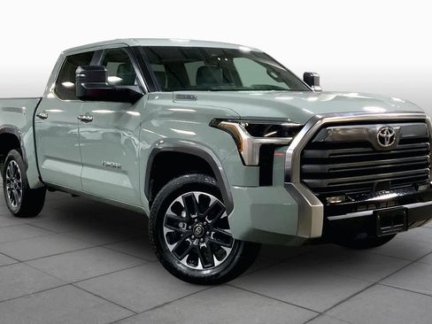 Used 2025 Toyota Tundra Limited AWD/4WD image 3