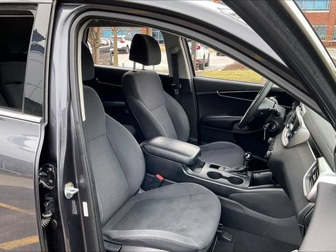 Used 2017 Kia Sorento AWD image 7