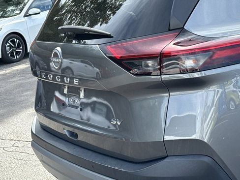 Used 2023 Nissan Rogue SV image 9