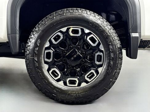 New 2025 GMC Sierra 3500 Denali w/ Denali Reserve Package image 32