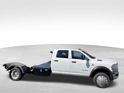 Used 2022 RAM 5500 Tradesman w/ Chrome Appearance Group AWD/4WD image 4