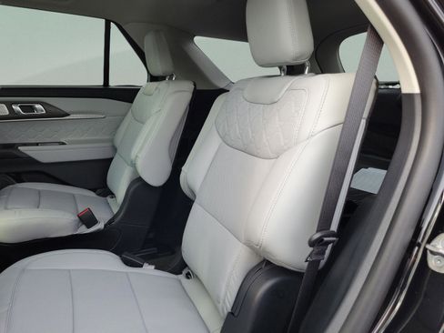 New 2026 Ford Explorer Platinum AWD/4WD image 9