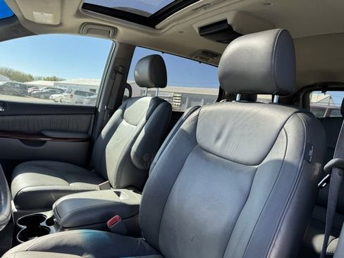 Used 2005 Toyota Sienna XLE image 29